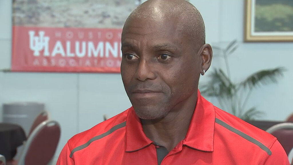 Carl Lewis Donates Olympic World Championship Medals To Smithsonian Golf Track Field