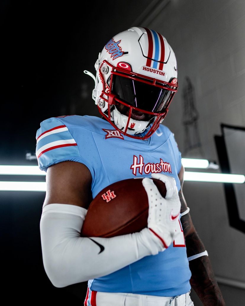 UH receives high praise for Houston Oilers inspired uniforms